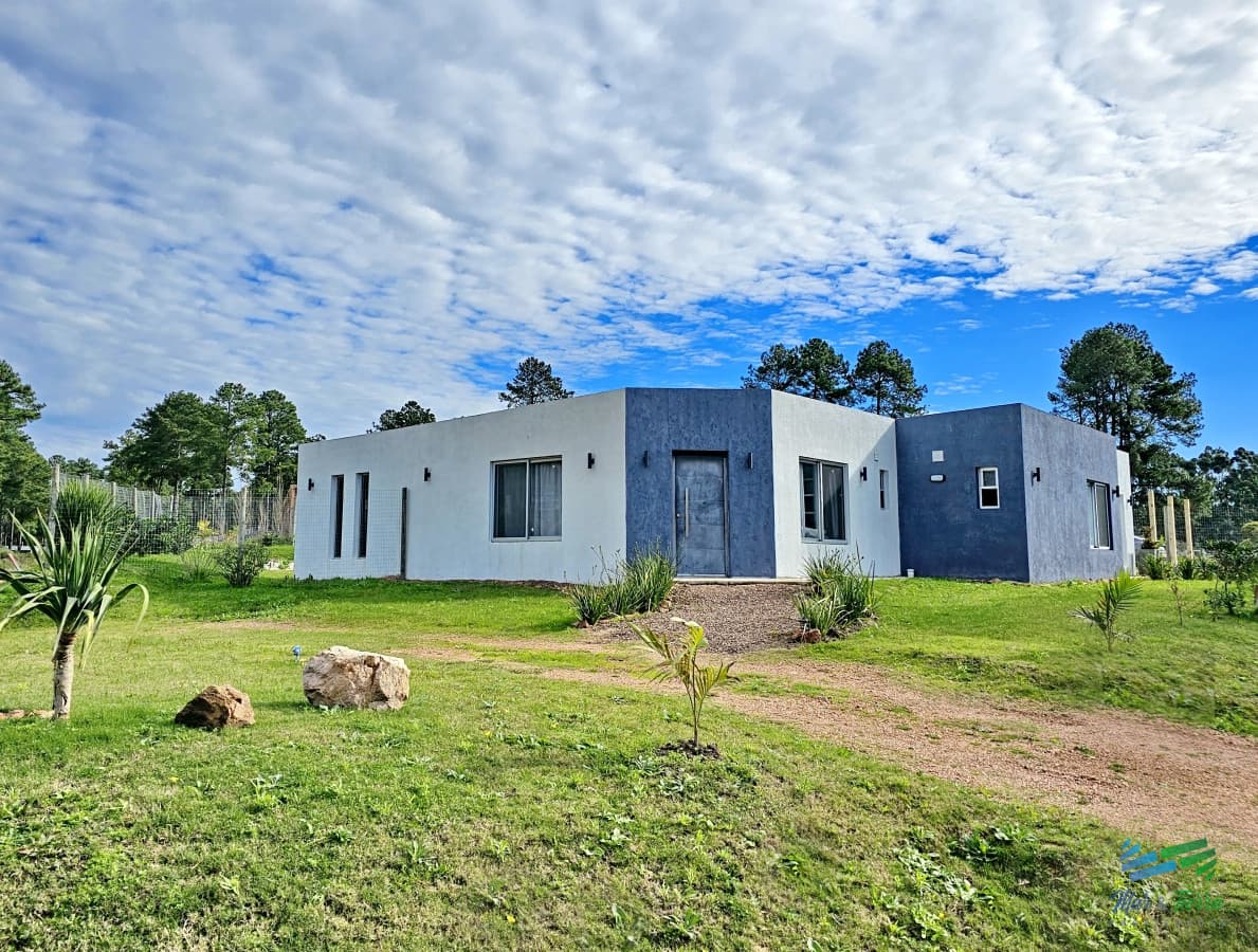 VENTA DE CASA, 3 DORMITORIOS, CON PISCINA CLIMATIZADA. MALDONADO, PUNTA DEL ESTE.