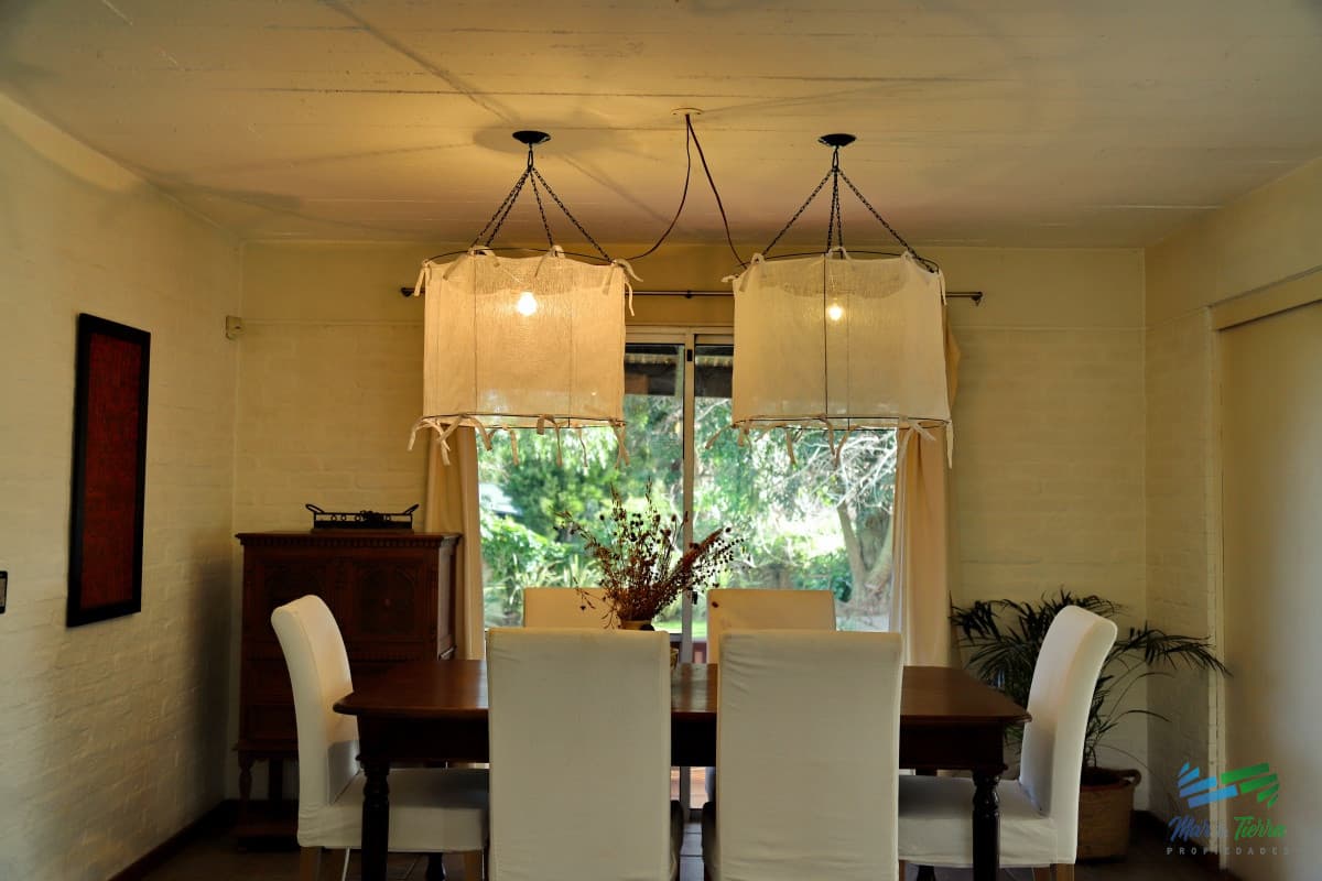 En venta casa 4 dormitorios, con piscina climatizada en Pinares, Punta del Este