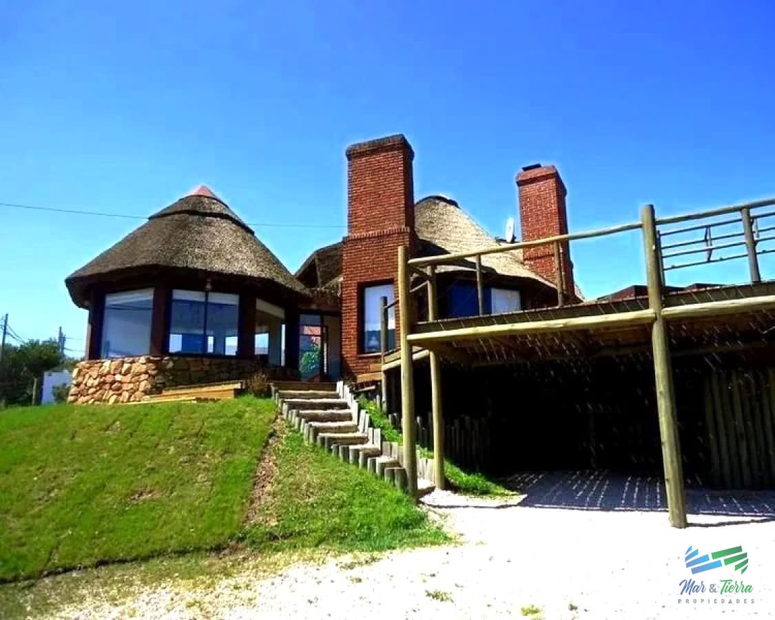 Vendo casa en El Chorro Manantiales de tres dormitorios playa Brava