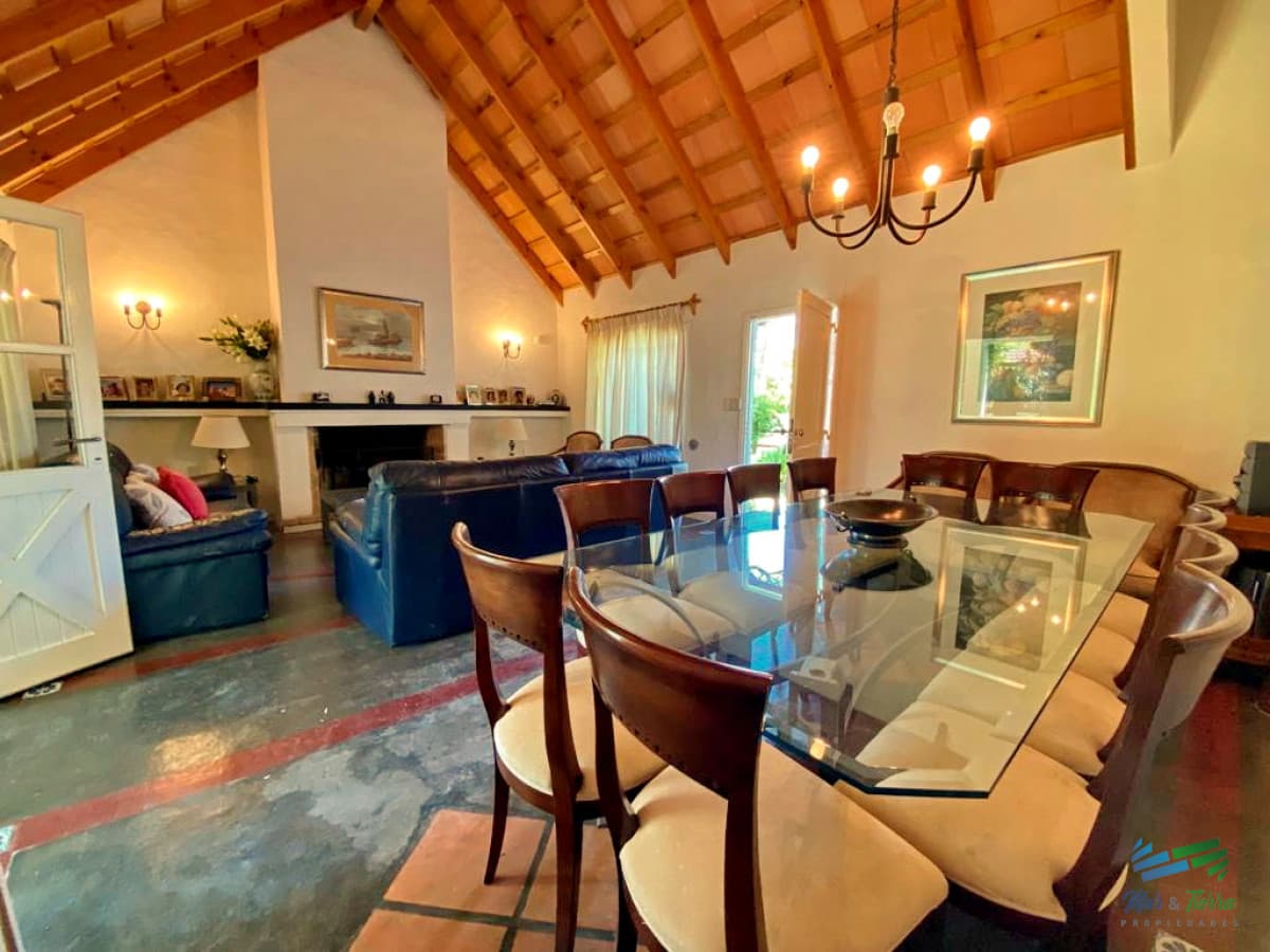 Venta de casa 3 dormitorios en Aidy Grill Punta del este, a pasos de playas Mansa y Brava
