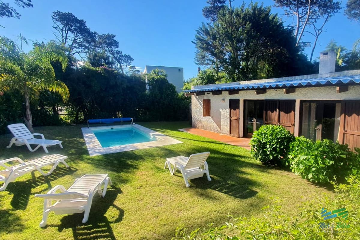 CASA ALQUILER DE VERANO, 3 DORMITORIOS, PISCINA CLIMATIZADA, PINARES, PUNTA DEL ESTE