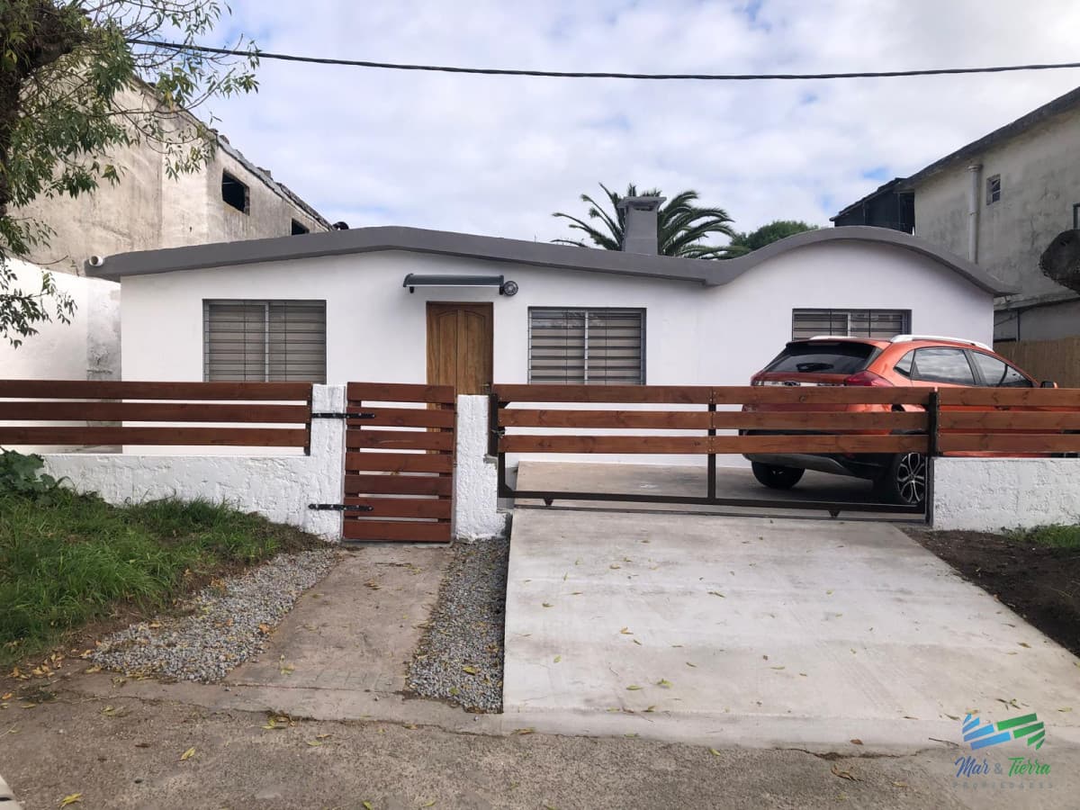 Cómoda, practica y bien ubicada, casa ideal para vivir todo el año a muy buen precio!