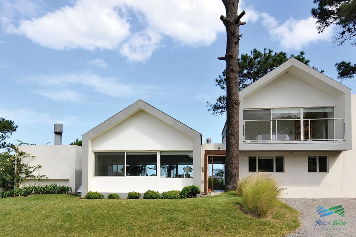 Punta del Este - Alquiler de Verano  Temporada: Exclusiva Residencia de Arquitectura Moderna