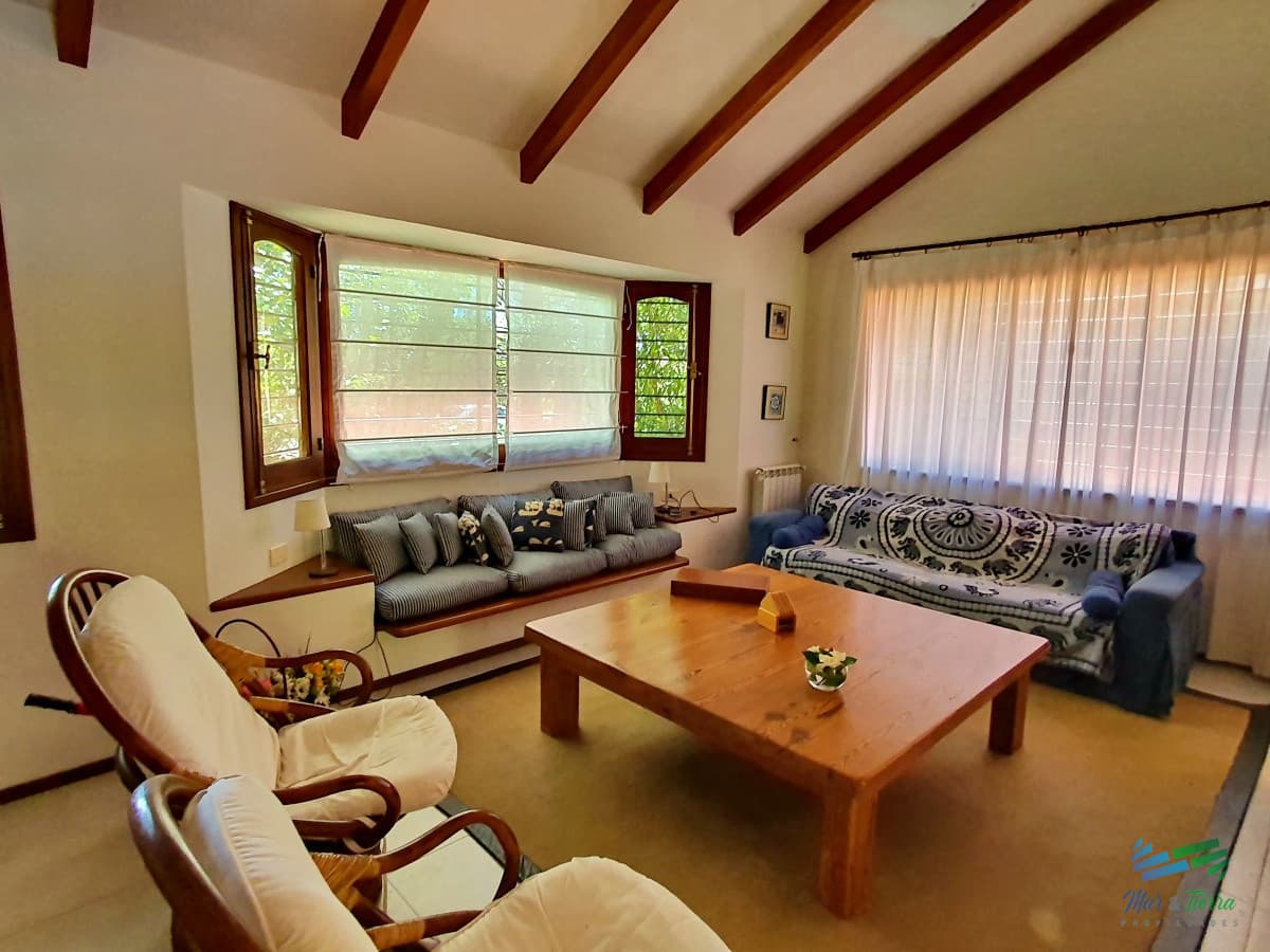 Vendo casa 4 dormitorios, terreno 3.000 m2, piscina, en Brava, Punta del Este