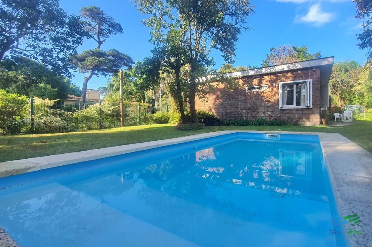 CASA CON PISCINA, 4 DORMITORIOS, MANSA, PUNTA DEL ESTE, DISPONIBLE EN TEMPORADA