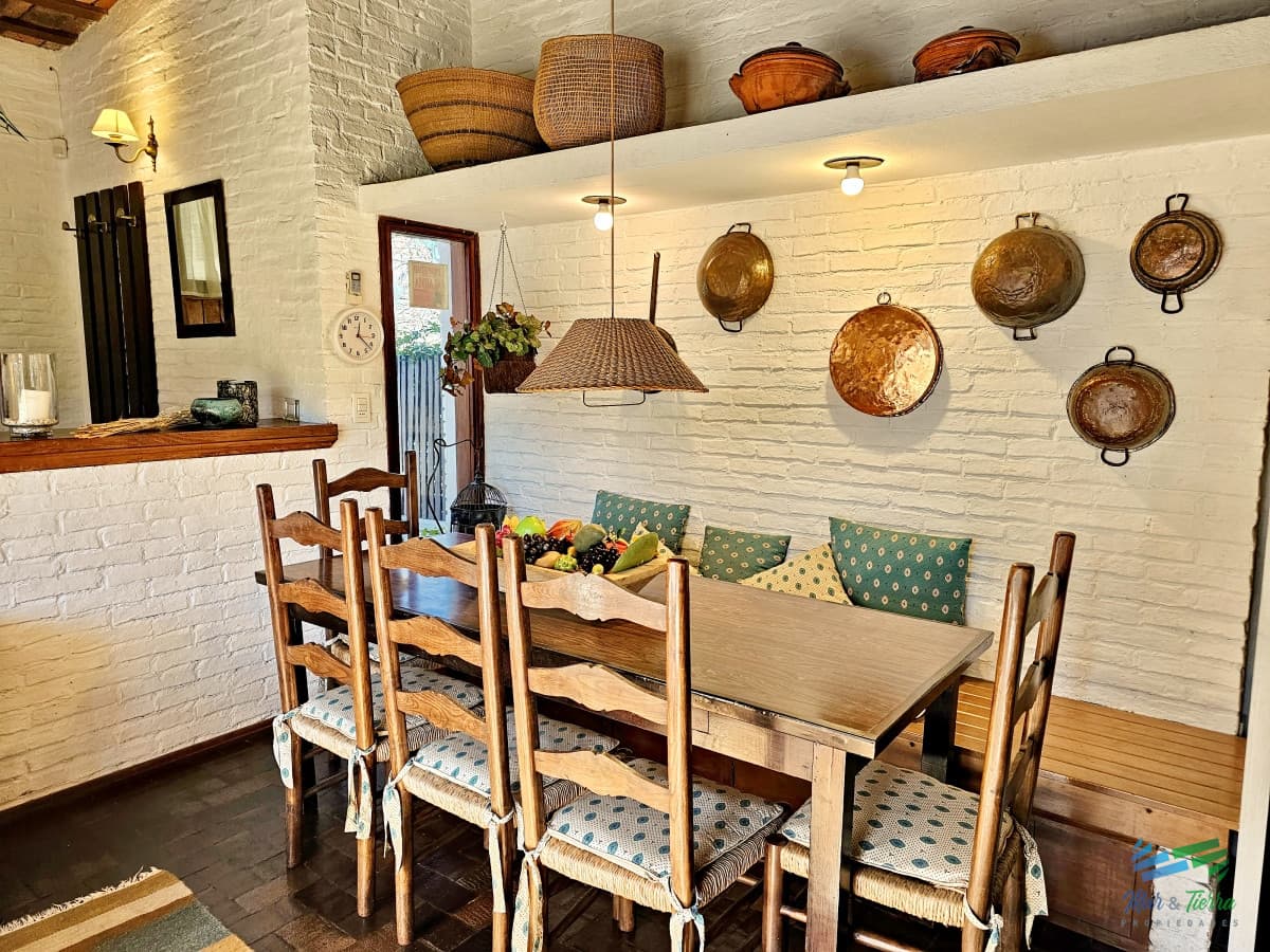 Casa en Pinares, disponible temporada 2026, 3 dormitorios, Patio con parrillero, dormitorio de servicio, excelente ubicación!!