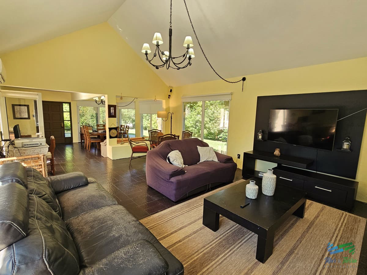 Casa en alquiler de temporada 2026, 4 dormitorios, con piscina climatizada, barbacoa, Punta del este!