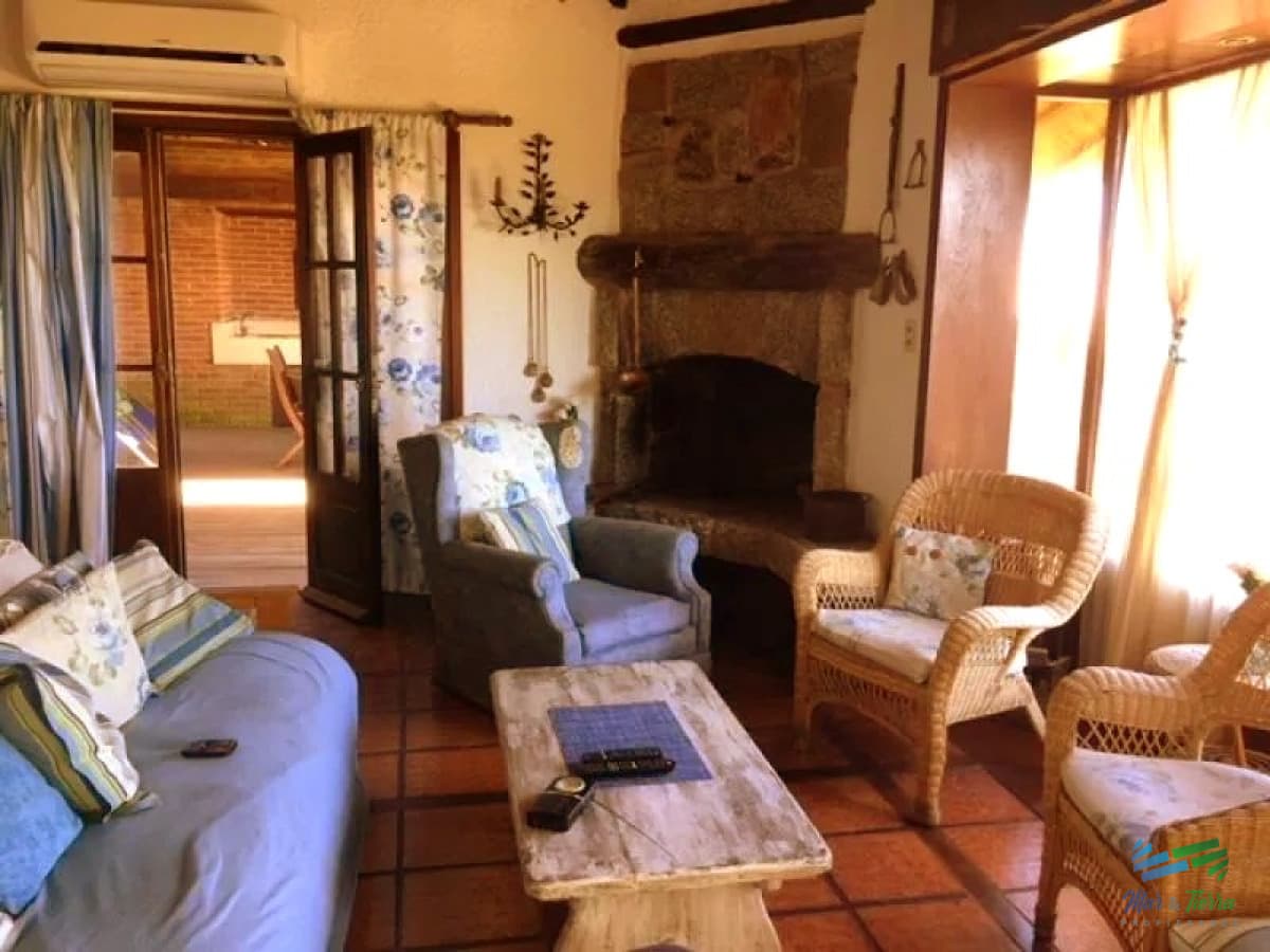 Vendo casa en El Chorro Manantiales de tres dormitorios playa Brava