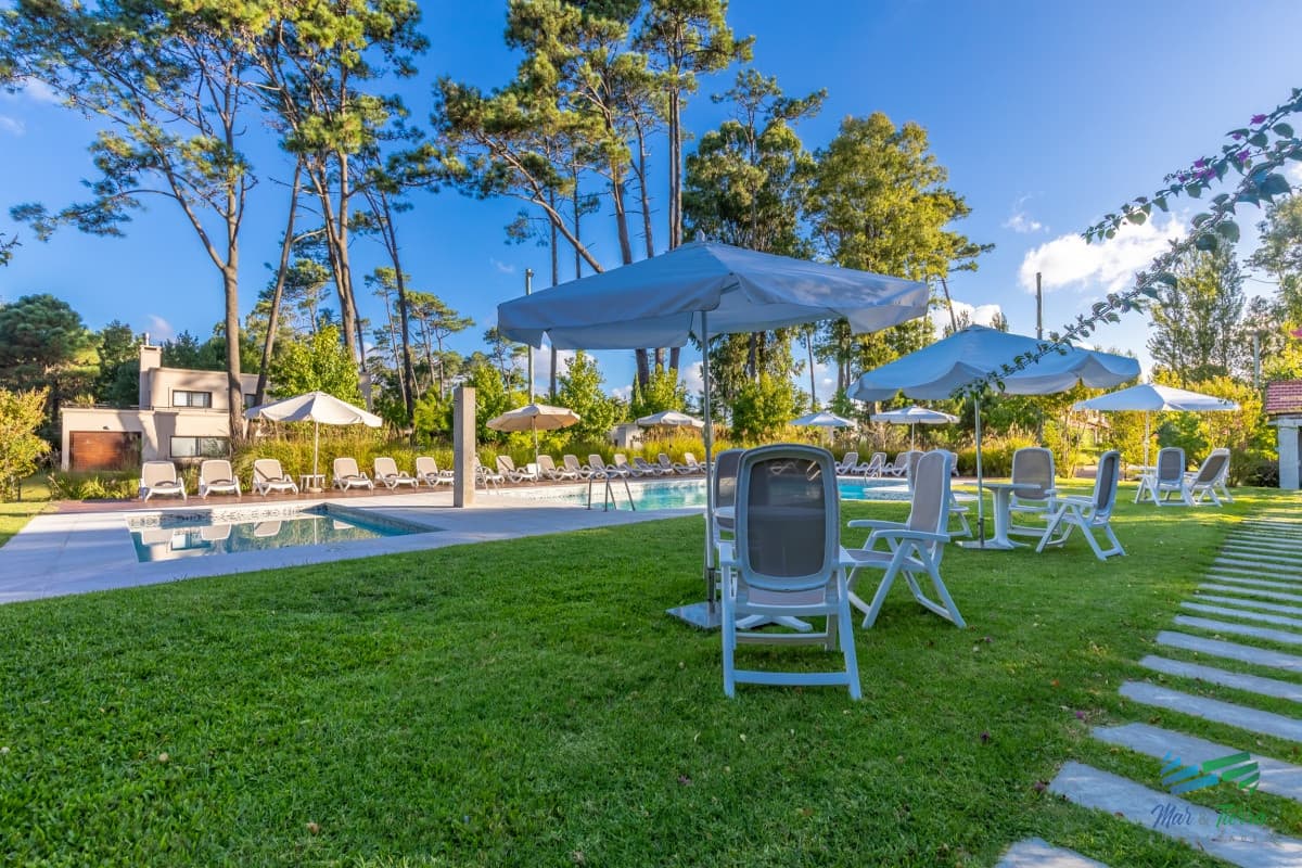 Vendo casa en barrio privado con todos los servicios, Punta del Este.