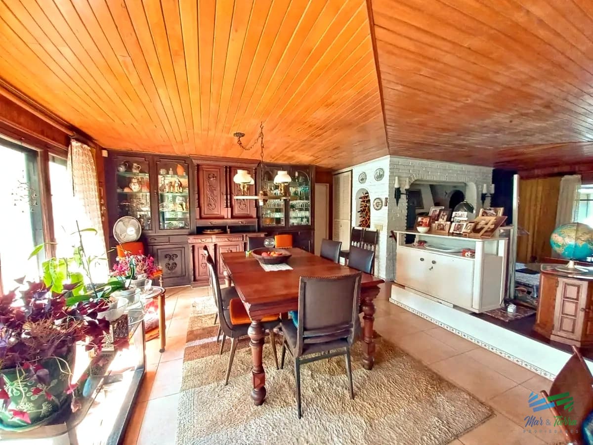 Casa de 6 dormitorios con piscina en venta en Pinares, Punta del Este.