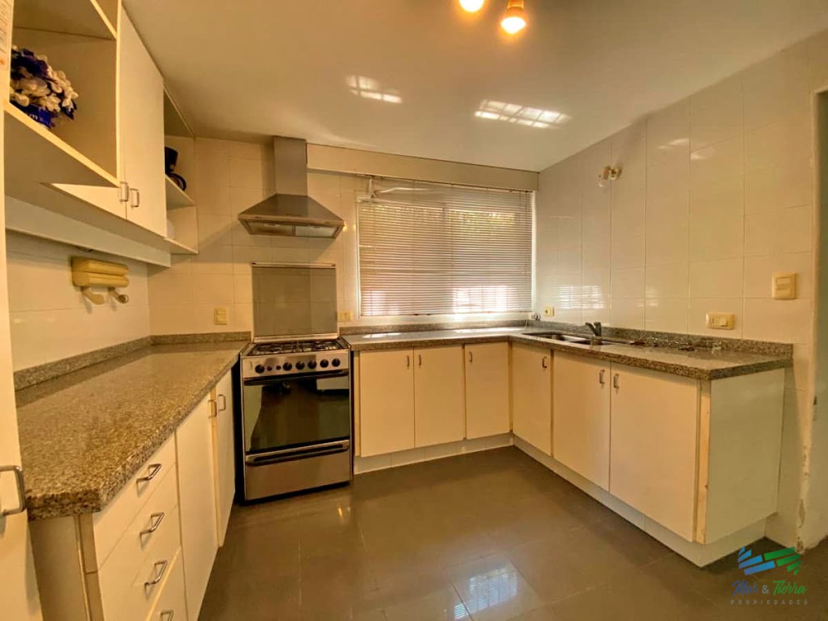 Venta de casa 3 dormitorios en Aidy Grill Punta del este, a pasos de playas Mansa y Brava