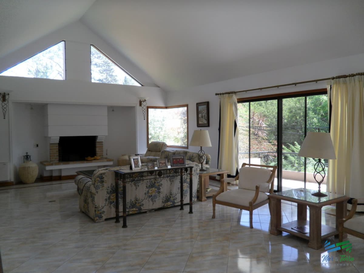 En alquiler Maravillosa casa en zona San Rafael, cuenta con ambientes amplios y luminosos.