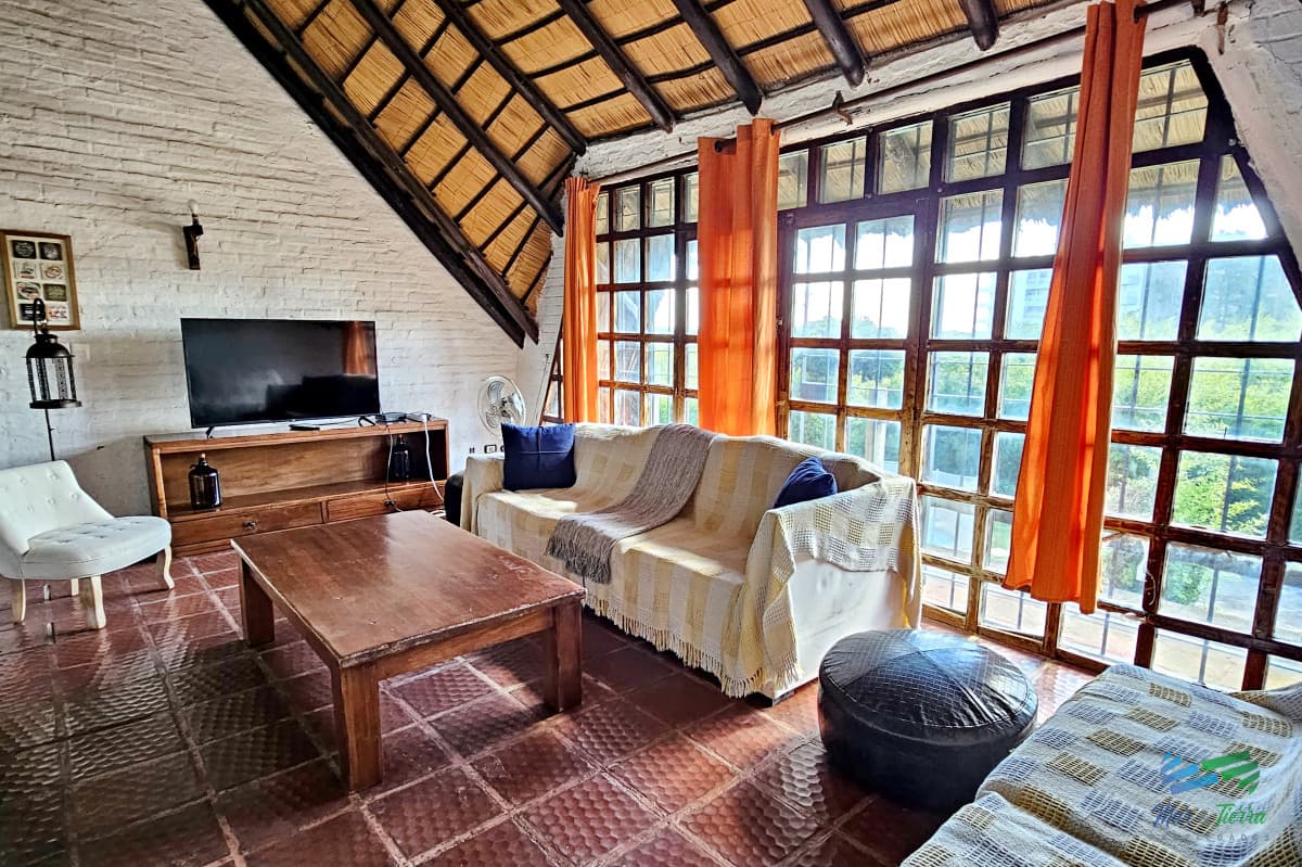 En venta casa 5 dormitorios, piscina, a 1 cuadra de la playa mansa, Pinares, Punta del Este
