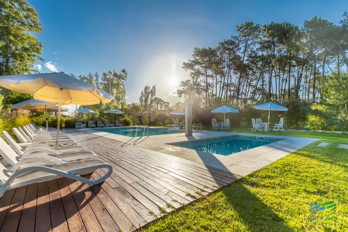 Vendo casa en barrio privado con todos los servicios, Punta del Este.