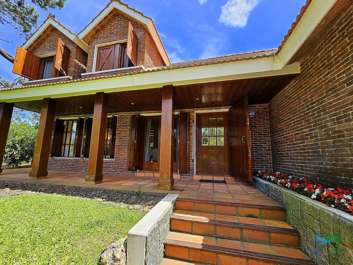 En venta casa de 3 dormitorios con piscina en excelente estado