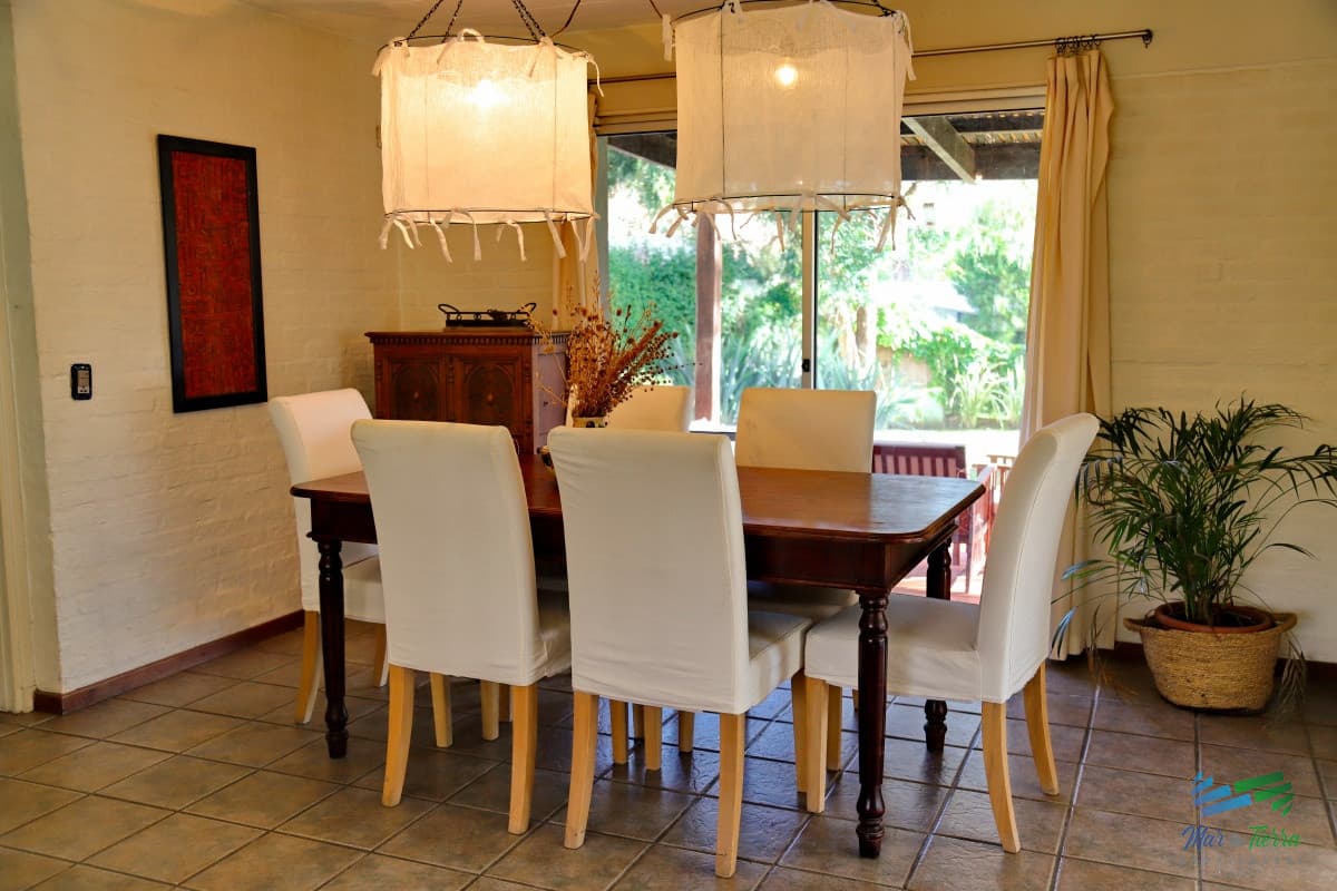 En venta casa 4 dormitorios, con piscina climatizada en Pinares, Punta del Este