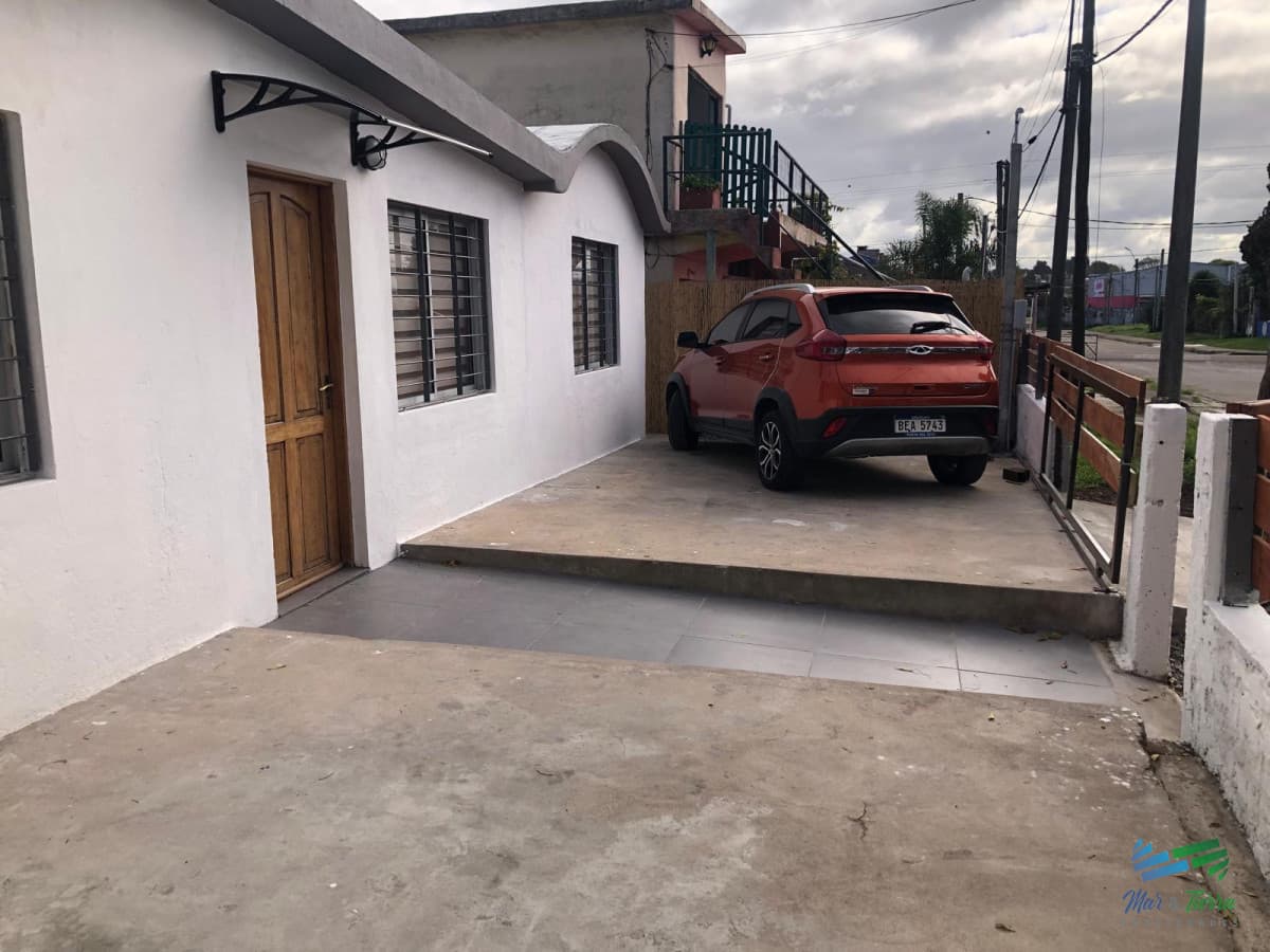 Cómoda, practica y bien ubicada, casa ideal para vivir todo el año a muy buen precio!