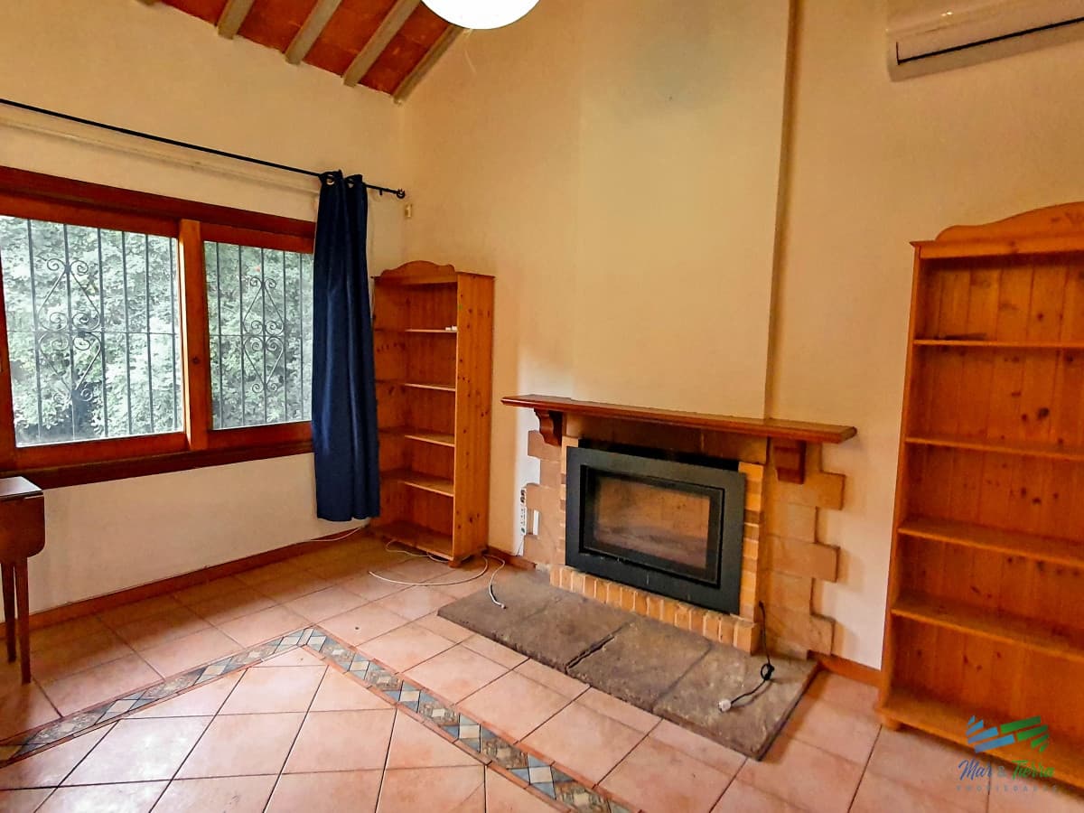 Se alquila anual casa 3 dormitorios con gran terreno en Cantegril, Punta del Este.