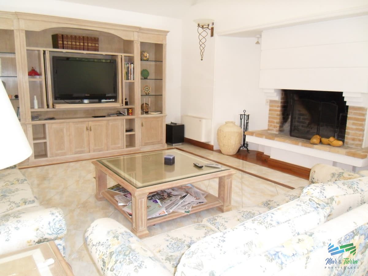En alquiler Maravillosa casa en zona San Rafael, cuenta con ambientes amplios y luminosos.