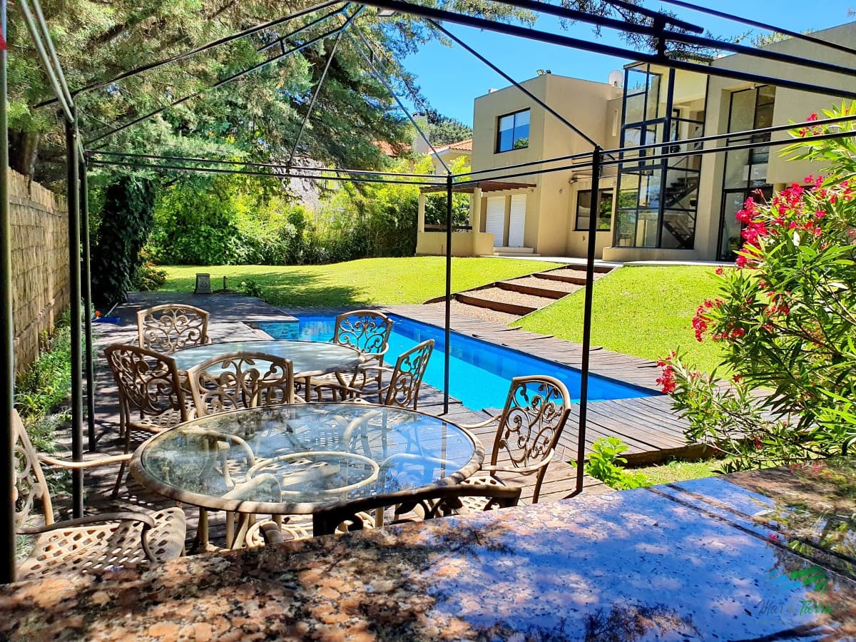 Gran casa de 5 dormitorios, Brava, Punta del Este. disponible alquiler temporada