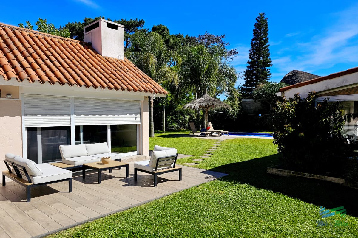 Casa en alquiler de temporada 2026, 4 dormitorios, con piscina climatizada, barbacoa, Punta del este!