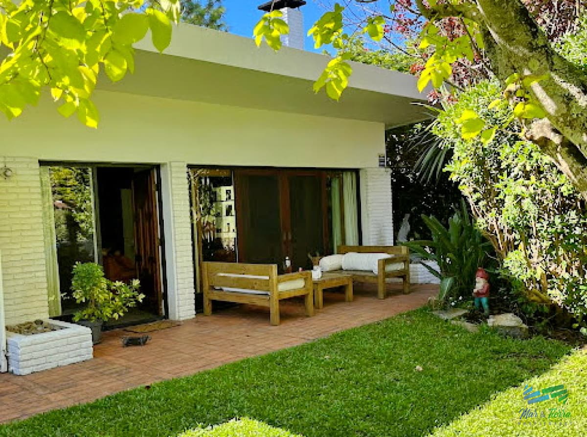 CASA EN LA MANSA, DISPONIBLE ALQUILER TEMPORADA, TRES DORMITORIOS.