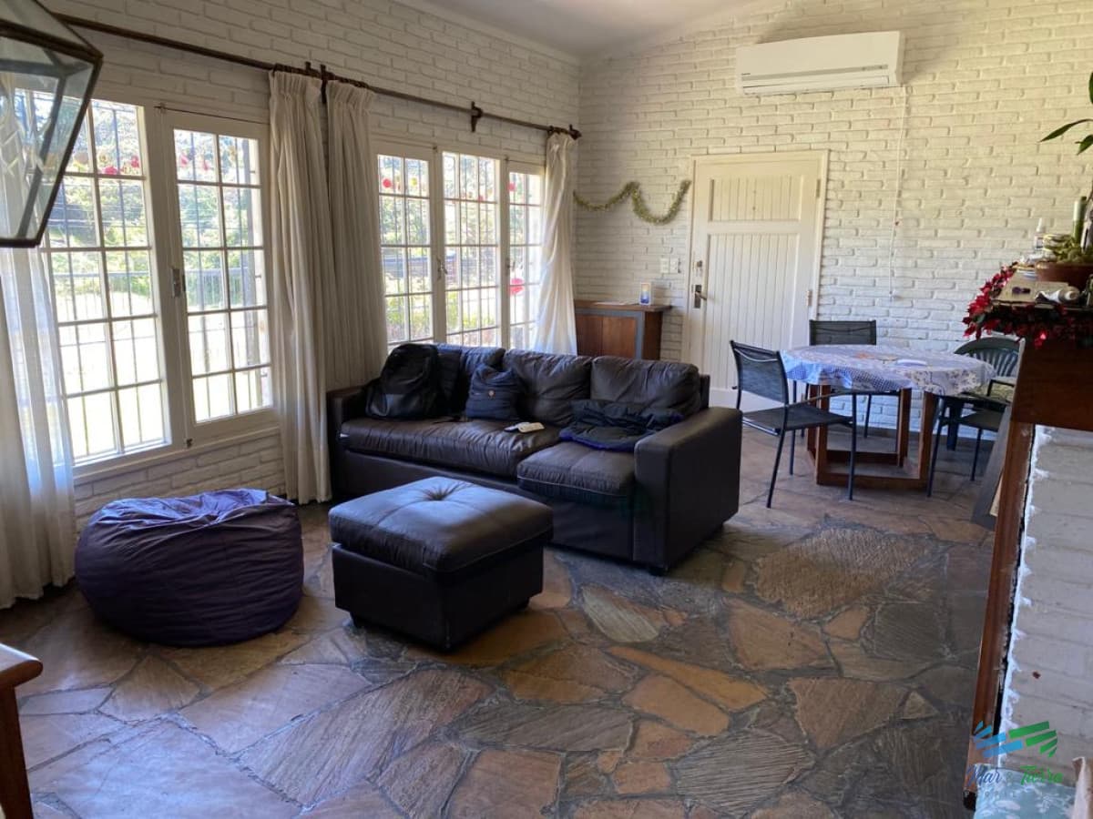 En venta.. casa en uno de los barrios más lindos para vivir todo el año.. a 100 ms del mar.