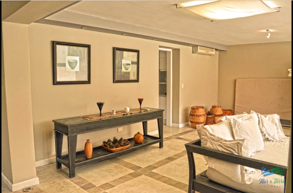 Espectacular residencia en una de las zonas mas cotizadas de Punta del Este, a metros del mar (Playa Brava).