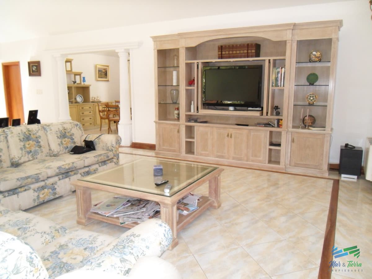 En alquiler Maravillosa casa en zona San Rafael, cuenta con ambientes amplios y luminosos.