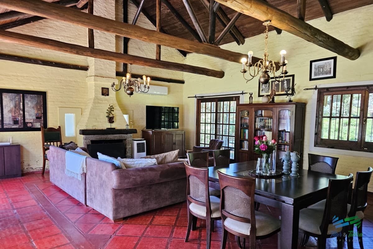 Casa 3 dormitorios en alquiler anual, cerca colegios, Punta del Este.