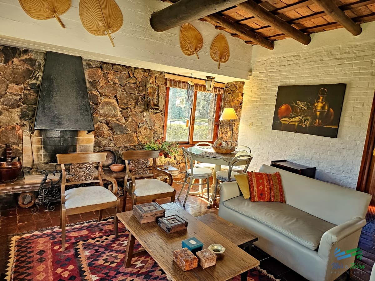 Casa en Pinares, disponible temporada 2026, 3 dormitorios, Patio con parrillero, dormitorio de servicio, excelente ubicación!!