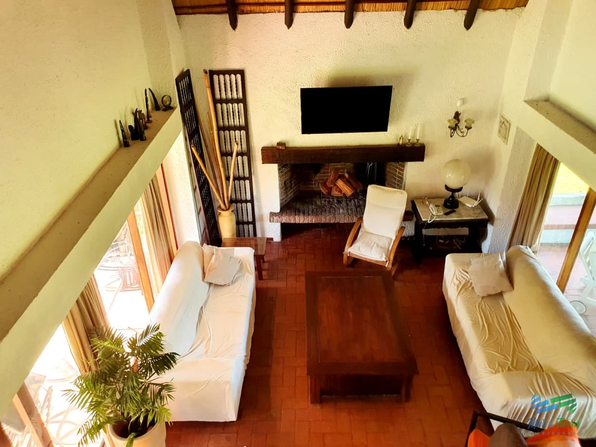 CASA CON GRAN PATIO, PISICNA, TRES DORMITORIOS DISPONIBLE TEMPORADA 2026