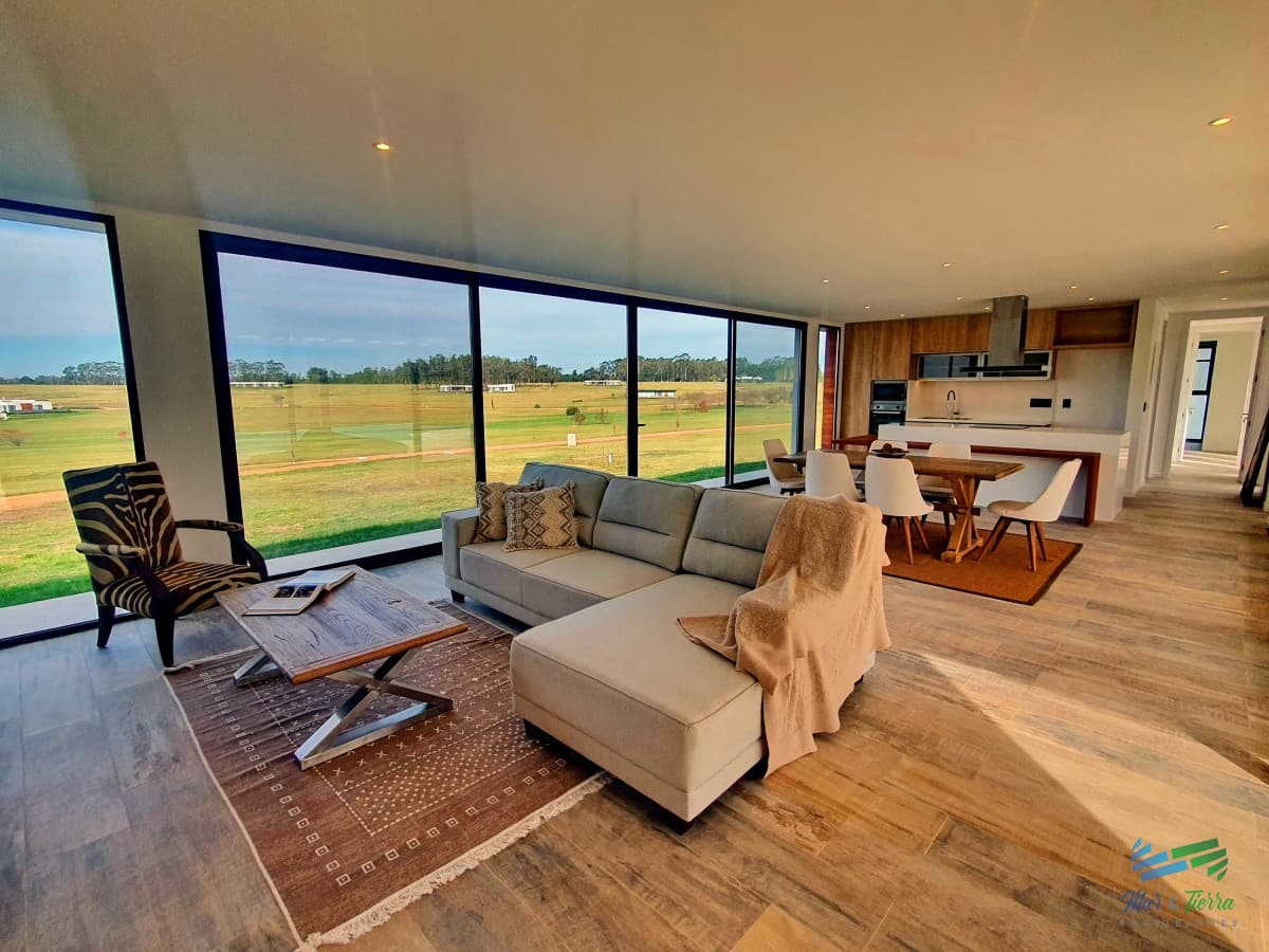 Vendo casa a estrenar, 3 dormitorios en suite, piscina, en barrio privado Laguna de los Cisnes, Laguna del Sauce, Punta del Este