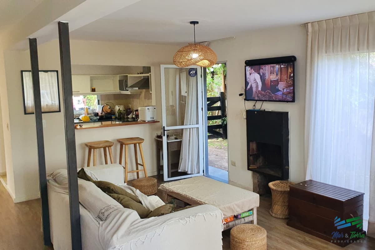 Venta y alquiler anual de casa en Pinares a 200 mts de la playa Mansa - Punta del Este