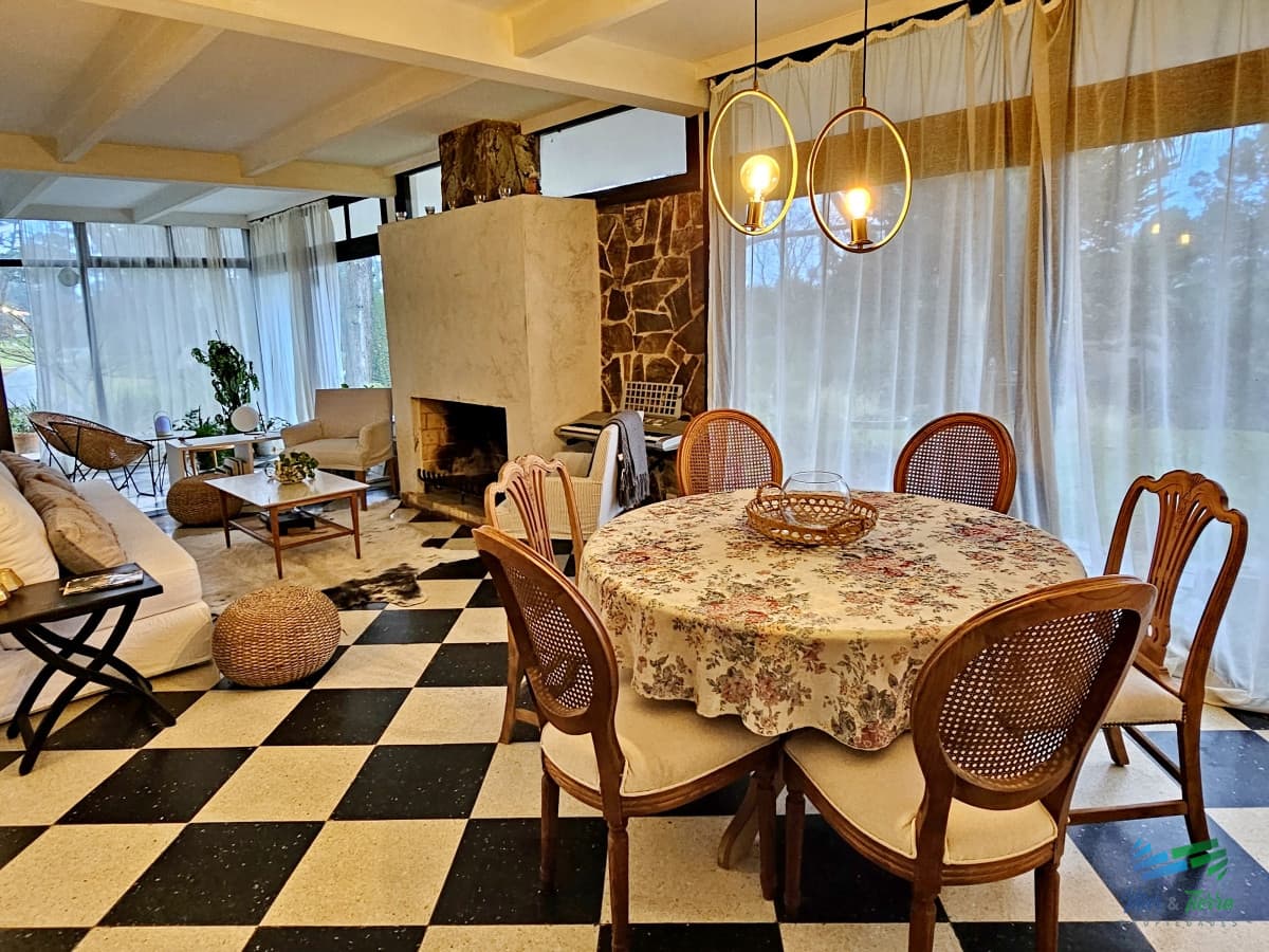 CASA EN ALQUILER, 4 DORMITORIOS Y PISCINA CLIMATIZADA, ZONA COLEGIOS, PUNTA DEL ESTE