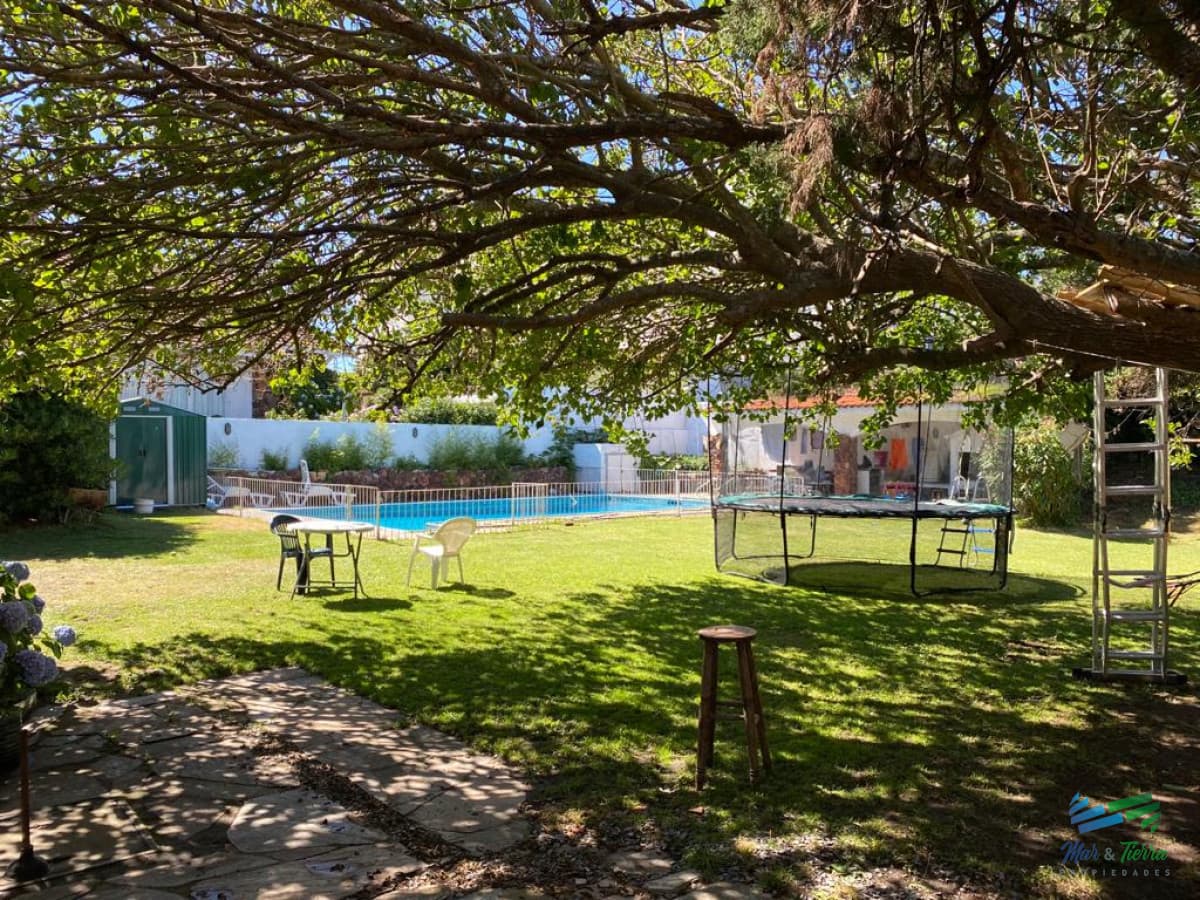 En venta.. casa en uno de los barrios más lindos para vivir todo el año.. a 100 ms del mar.