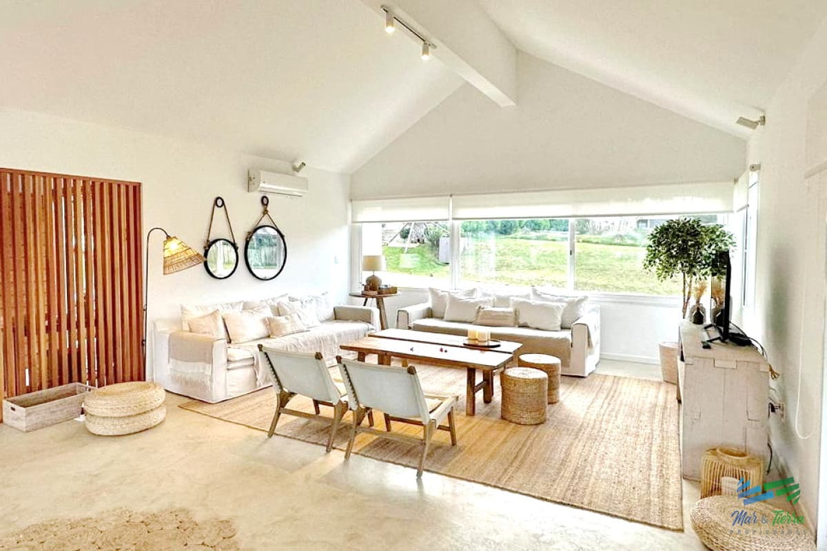 Punta del Este - Alquiler de Verano  Temporada: Exclusiva Residencia de Arquitectura Moderna