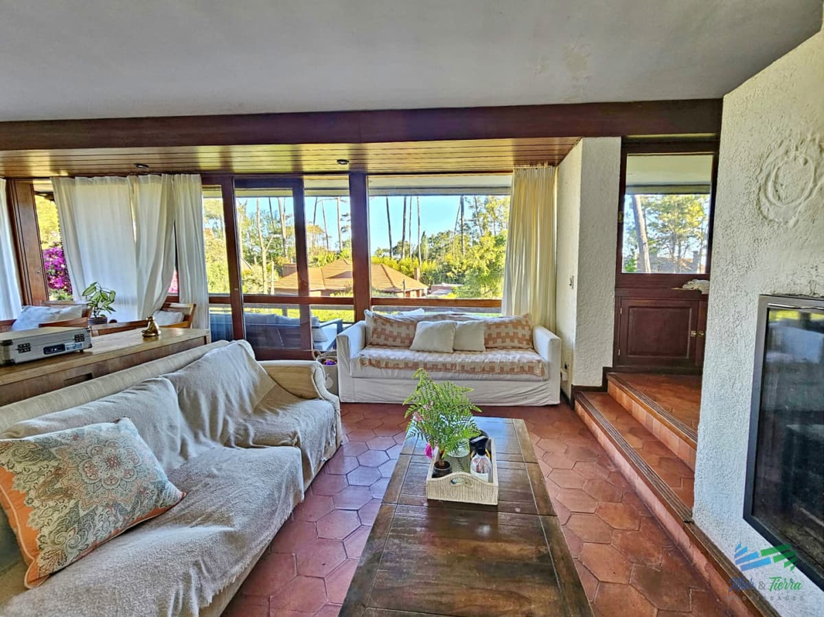 Disponible en Alquiler de temporada: Casa con parrillero, piscina y cancha a pasos de la playa mansa! Punta del este.