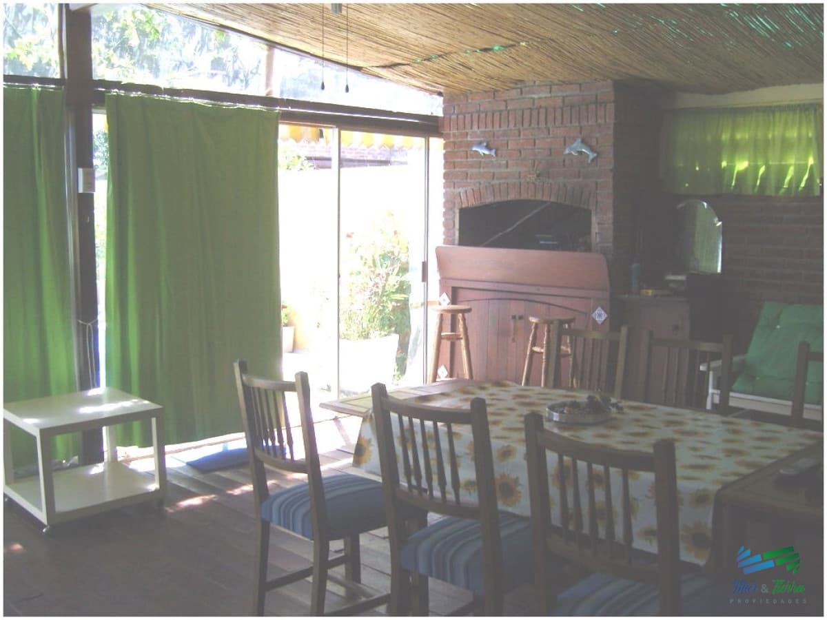Se alquila casa de 3 dormitorios con piscina en Pinares, Punta del Este.