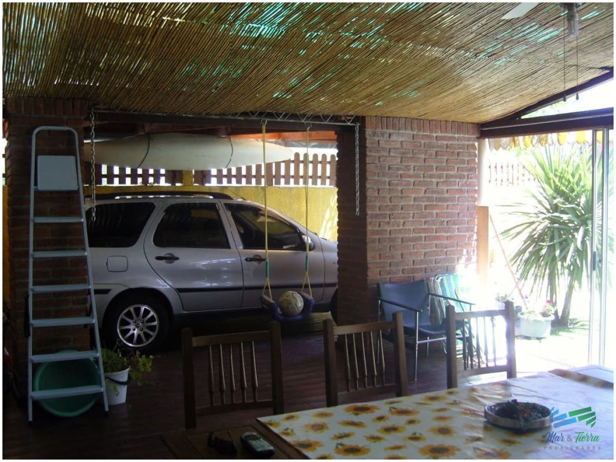 Se alquila casa de 3 dormitorios con piscina en Pinares, Punta del Este.