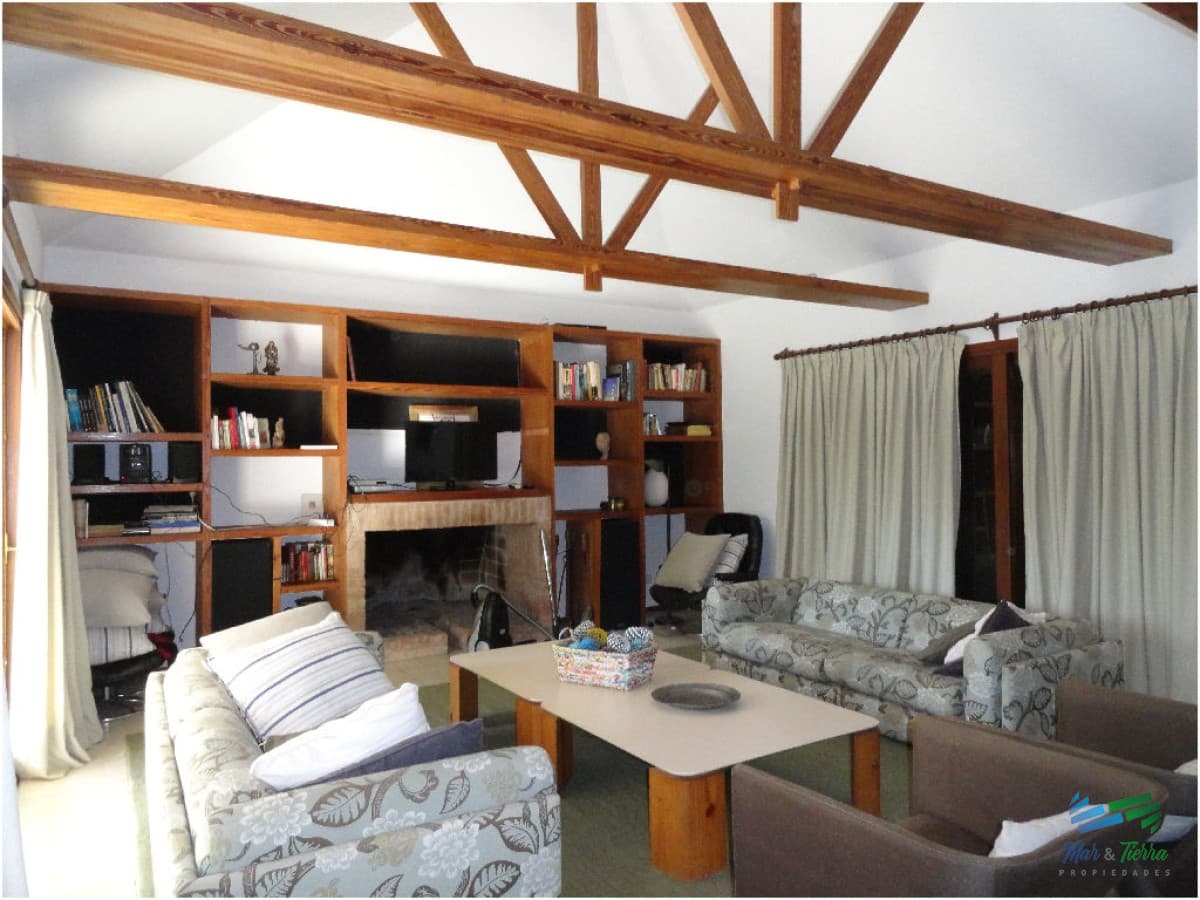 Gran residencia en Rincón del Indio, con gran jardín parquisado