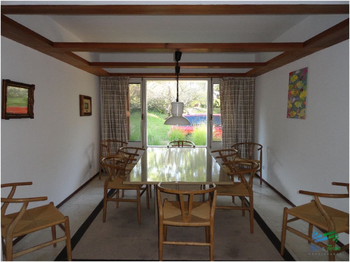 Gran residencia en Rincón del Indio, con gran jardín parquisado