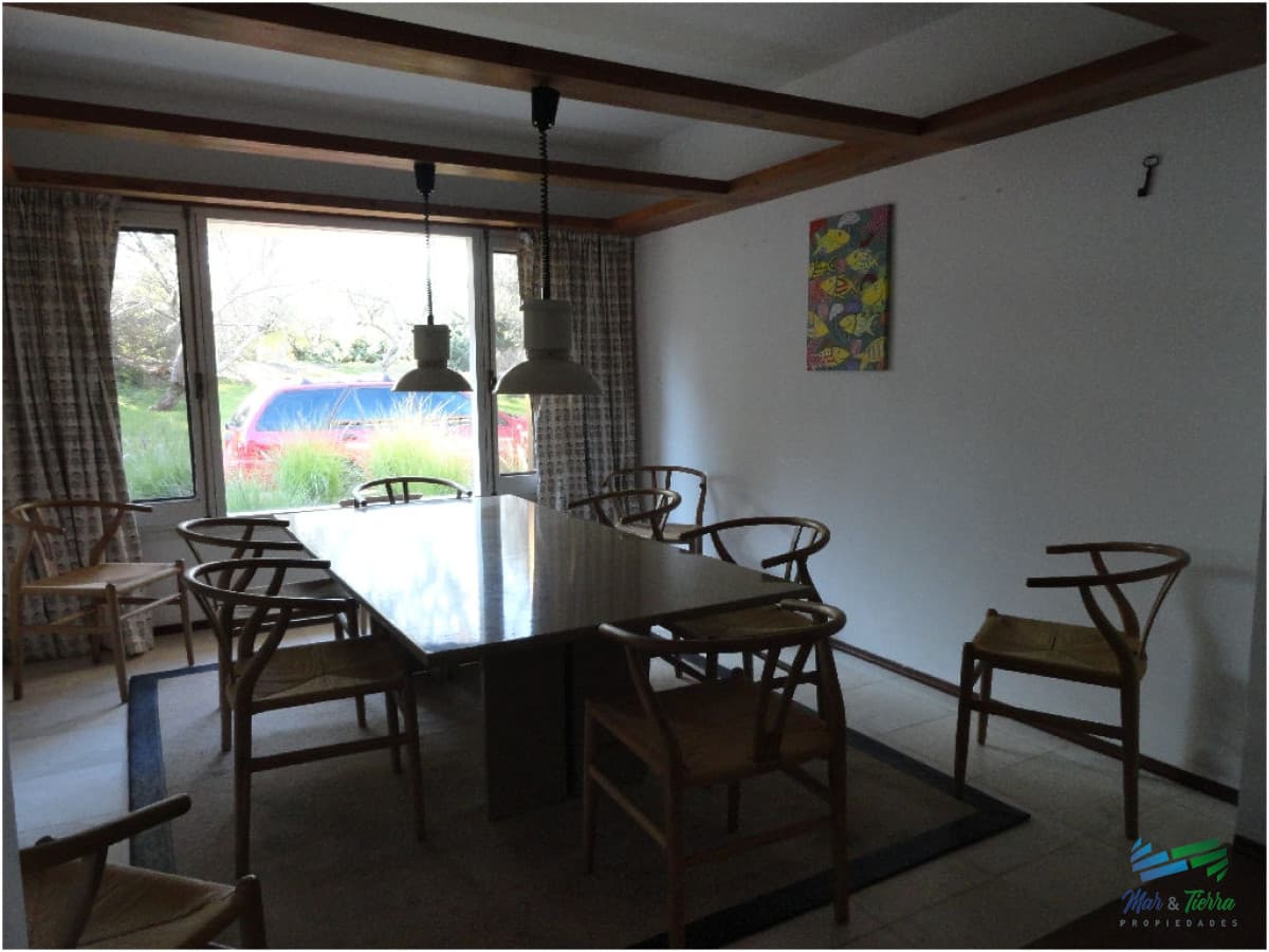 Gran residencia en Rincón del Indio, con gran jardín parquisado