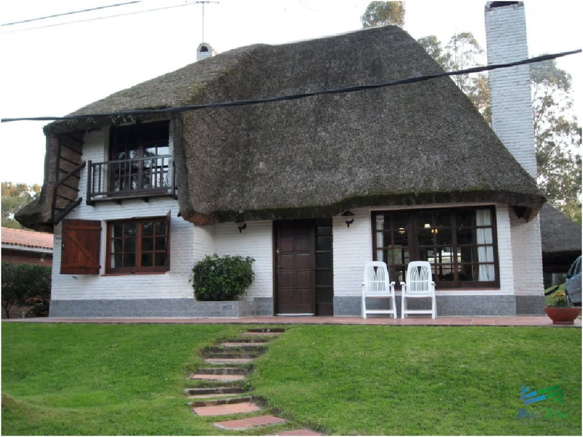 Se alquila casa de 4 dormitorios en Pinares, Punta del Este.