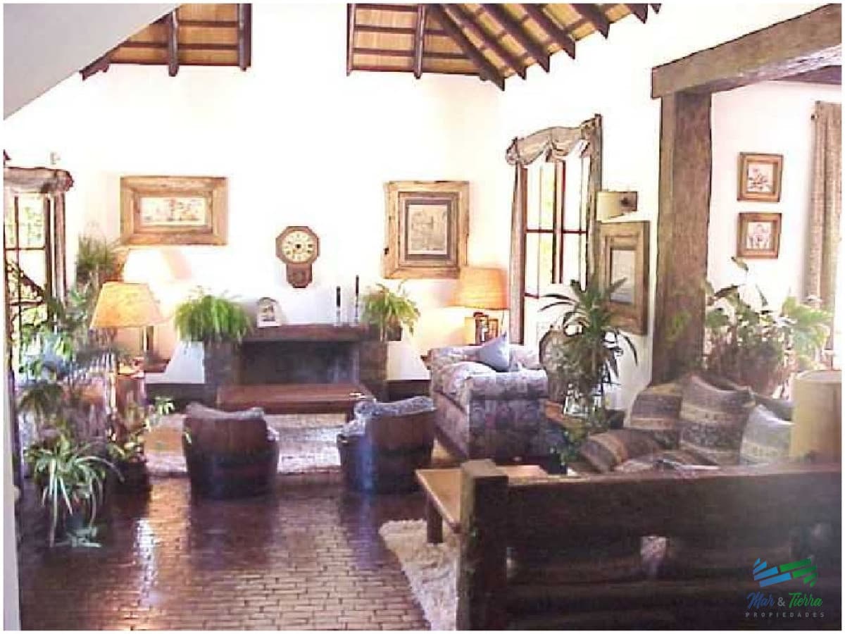 Vendo casa 6 dormitorios con piscina y gran parque en Rincón del Indio, Punta del Este