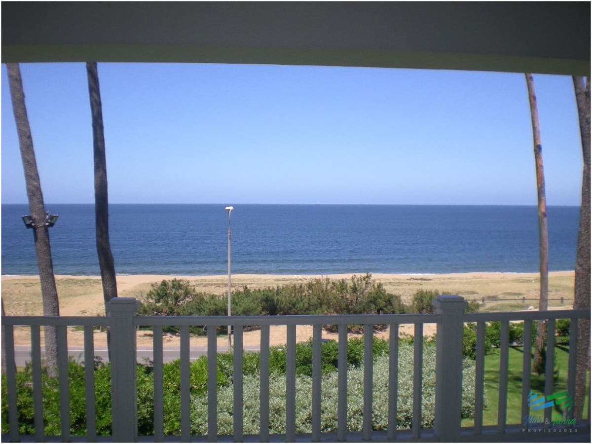 Vendo Espectacular casa frente al mar en Punta del Este.