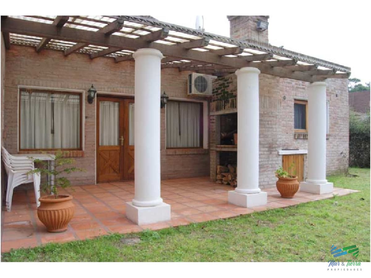 Casa de 2 dormitorios en alquiler en Rincon del Indio, Punta del Este