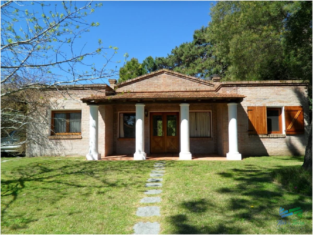 Casa de 2 dormitorios en alquiler en Rincon del Indio, Punta del Este