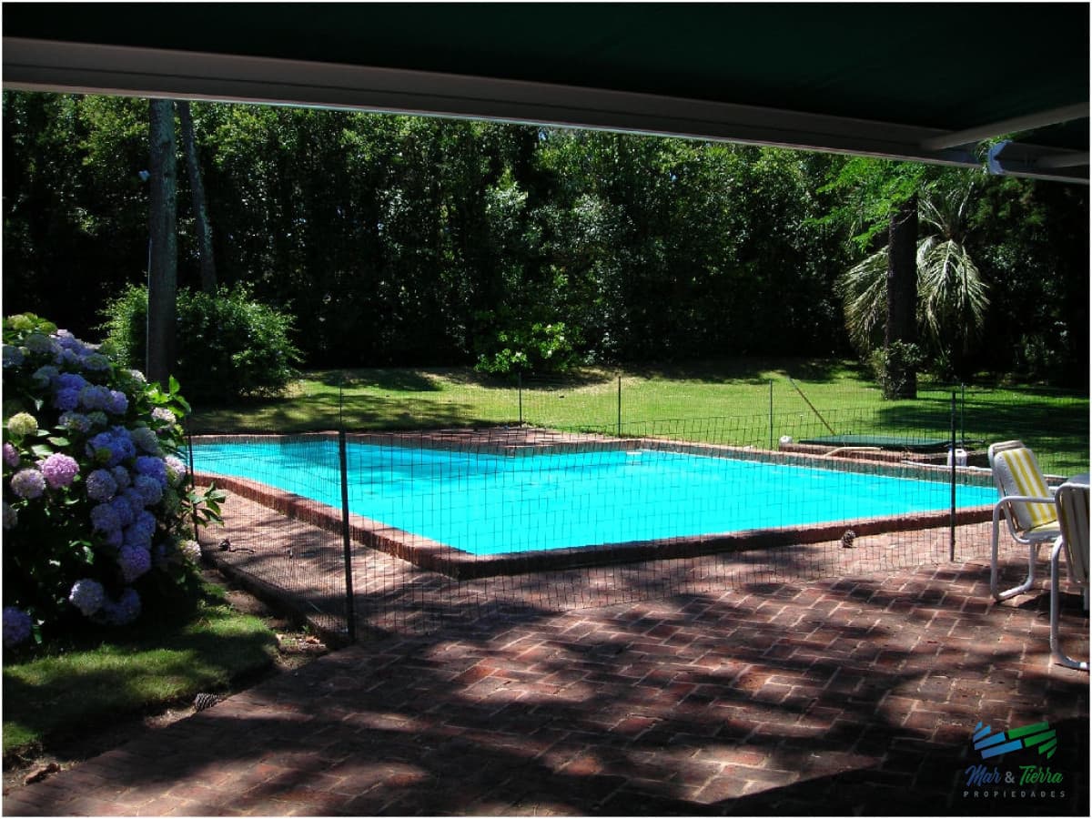 En alquiler y venta. Espectacular Residencia, ubicada en la parada 10 de la mansa a 400 metros del mar!