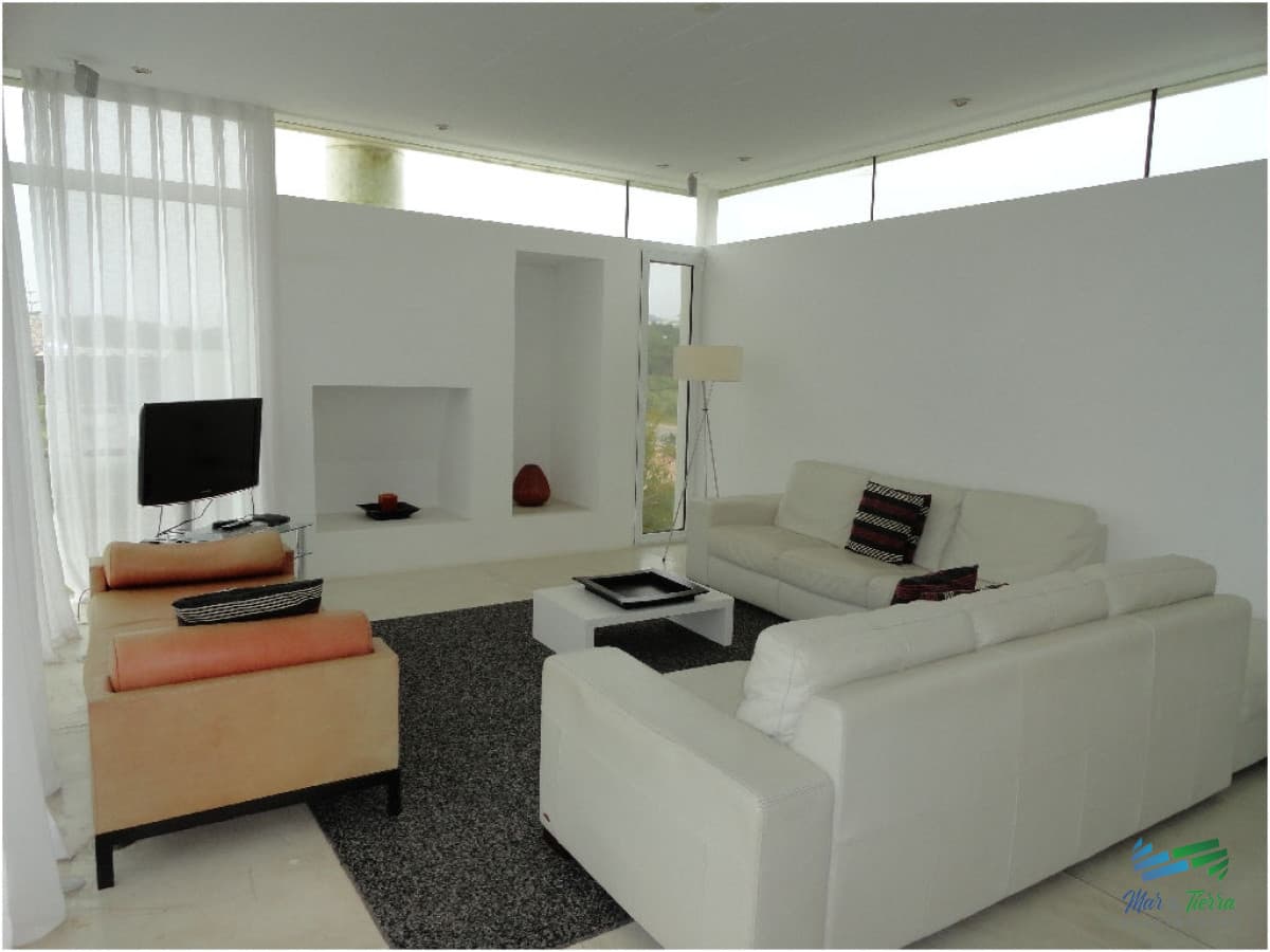 Casa en Alquiler en primera LÍ­nea sobre el mar -Punta Piedra- Punta del Este
